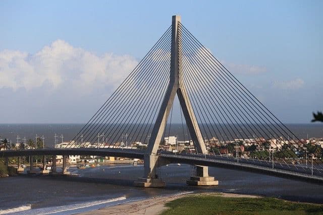 Ponte Estaiada na Baía do Pontal